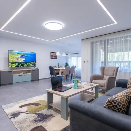 Lägenhet Arni Aparts