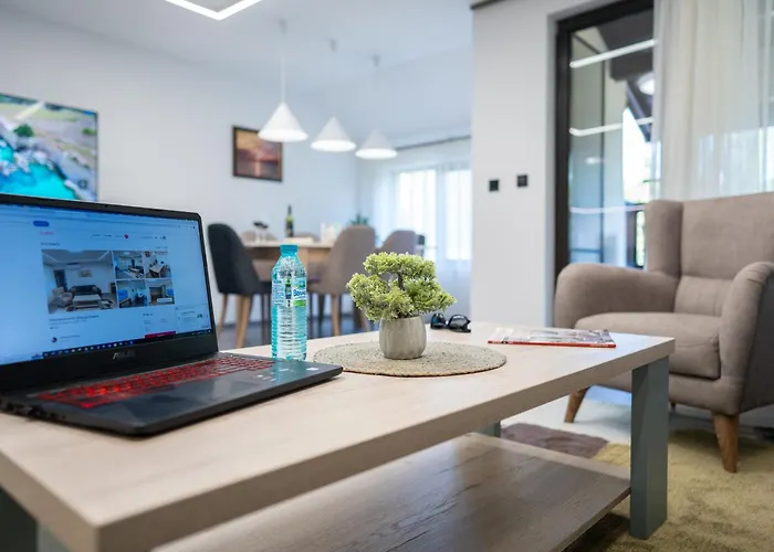 Arni Aparts Lägenhet *